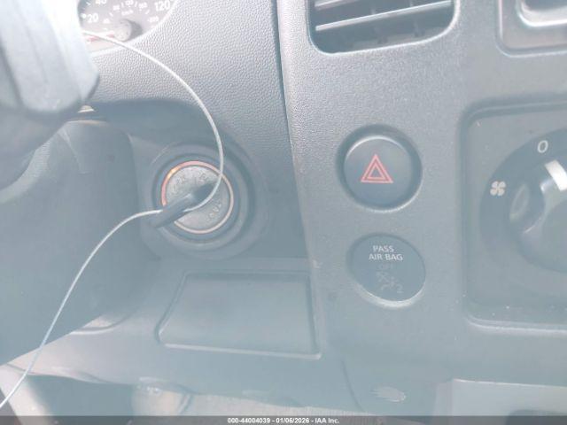 Nissan Pathfinder S Image 11