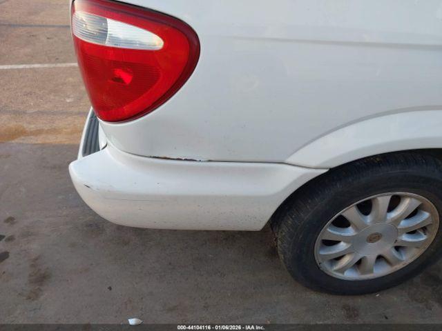 Chrysler Town & Country Lx Image 5