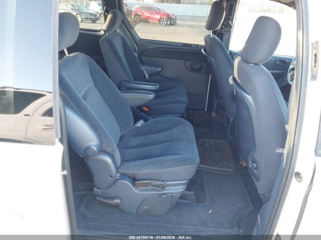 Chrysler Town & Country Lx Image 7