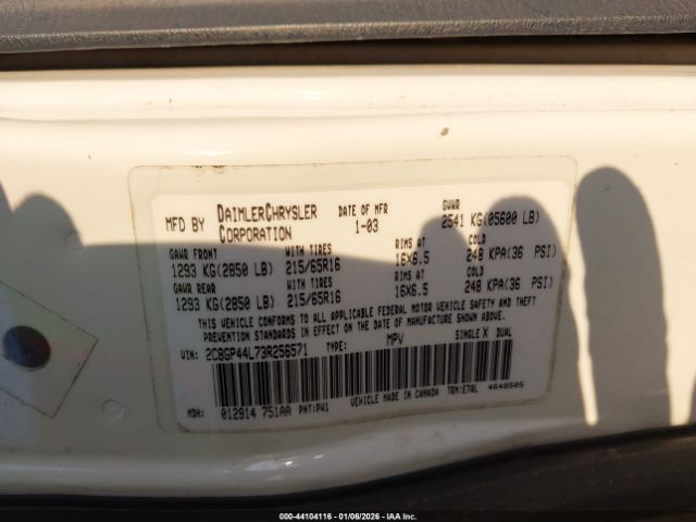 Chrysler Town & Country Lx Image 8