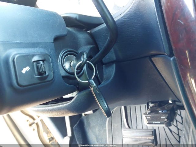 Chrysler Town & Country Lx Image 2