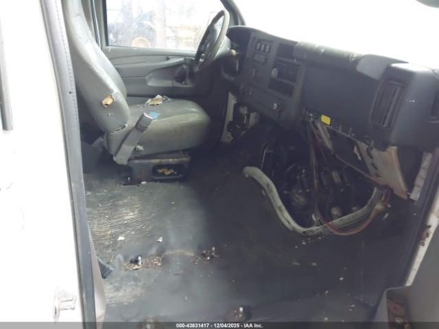 Chevrolet Express Work Van Image 9