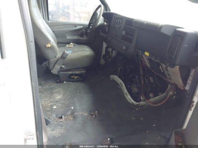 Chevrolet Express Work Van Image 9