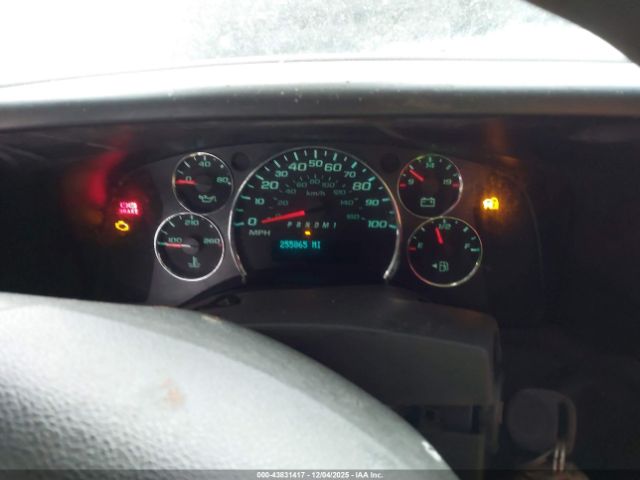 Chevrolet Express Work Van Image 7