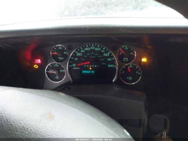 Chevrolet Express Work Van Image 7