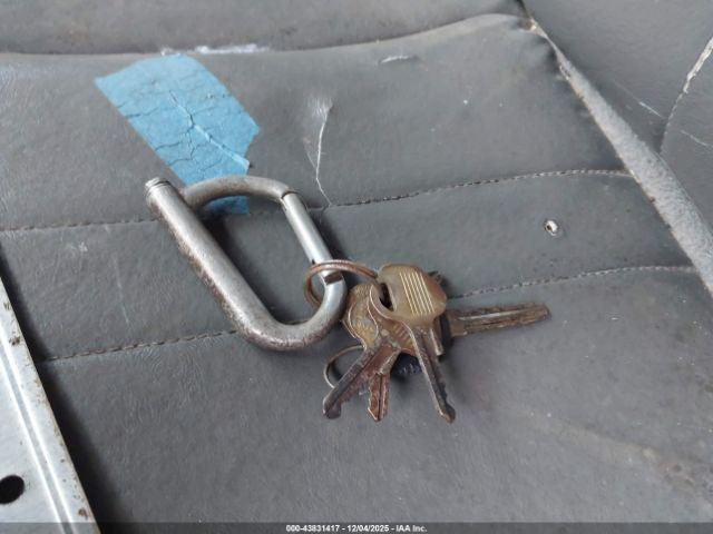 Chevrolet Express Work Van Image 10