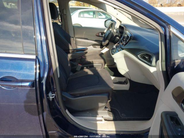 Chrysler Pacifica Lx Image 9