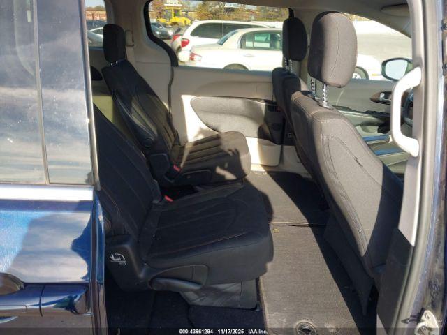 Chrysler Pacifica Lx Image 6