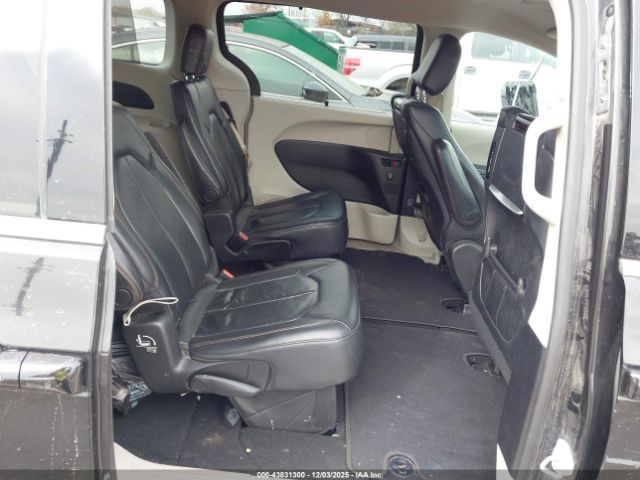 Chrysler Pacifica Touring L Plus Image 5