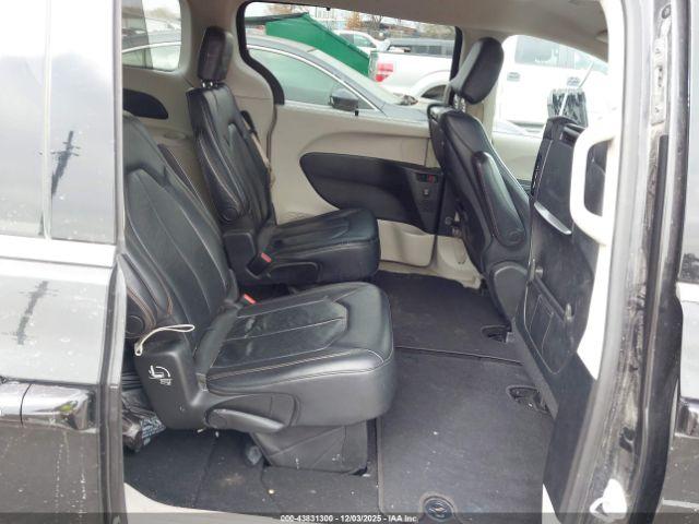 Chrysler Pacifica Touring L Plus Image 5