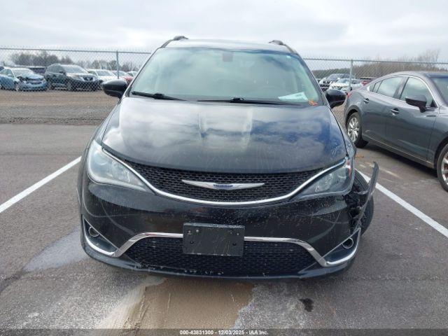 Chrysler Pacifica Touring L Plus Image 16