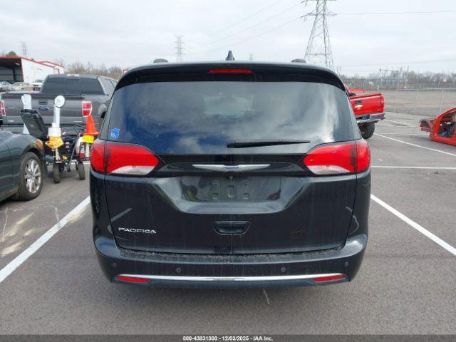 Chrysler Pacifica Touring L Plus Image 15